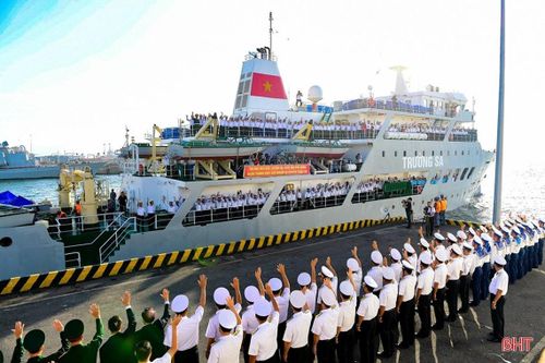 Nhật ký Trường Sa: 'Tàu ra là Trường Sa vào tết'