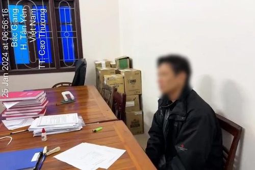 Bắc Giang: Bị kiểm tra nồng độ cồn, lái xe bán tải lao xe vào môtô của cảnh sát