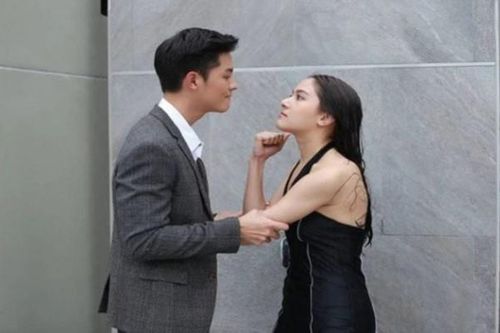 Cầm 5 triệu mẹ chồng đền tiền đôi giày mà tôi thấy xót xa, căm giận chồng mình