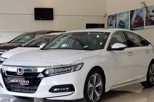 Xe sedan hạng D: Toyota Camry bứt phá, Honda Accord thụt lùi