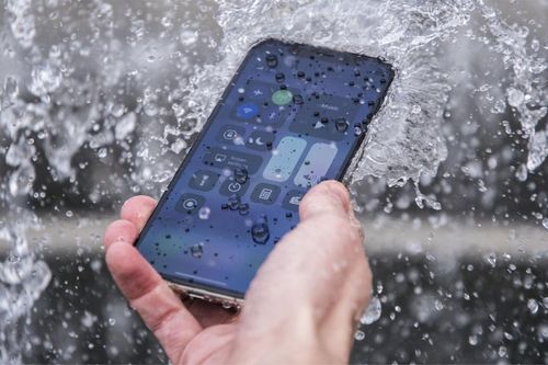 Apple đang phát triển iPhone chống nước