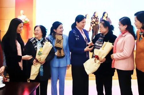 Gặp mặt cán bộ hưu trí cơ quan Trung ương Hội LHPN Việt Nam trước thềm Tết Nguyên đán Giáp Thìn