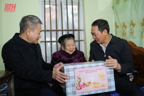 Phó Bí thư Tỉnh ủy Trịnh Tuấn Sinh thăm, kiểm tra tình hình sản xuất và đời sống Nhân dân thị xã Nghi Sơn