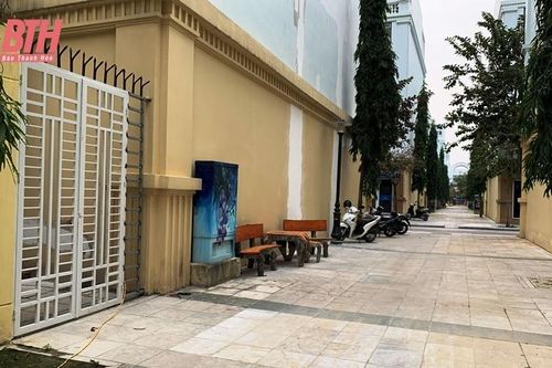 Lắp thêm cửa an ninh tại khu đô thị, một gia đình bị cắt điện, nước sinh hoạt