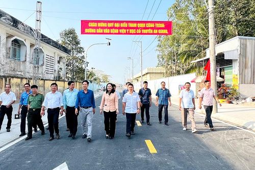 Bàn giao các công trình hoàn thành và đưa vào sử dụng ở TP. Long Xuyên
