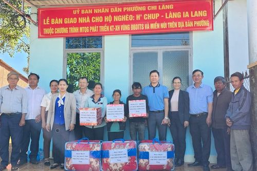 Trao 5 căn nhà tình thương cho hộ nghèo Pleiku và Kông Chro