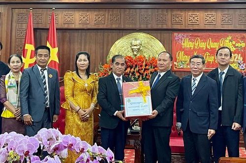 Đoàn đại biểu cấp cao tỉnh Ratanakiri thăm, chúc Tết tỉnh Gia Lai