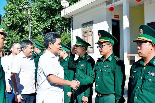 Bí thư Tỉnh ủy Hồ Văn Niên thăm, chúc Tết các đơn vị Bộ đội Biên phòng