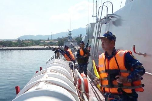 Bộ Tư lệnh Vùng 4 Hải quân kiểm tra công tác sẵn sàng chiến đấu và chuẩn bị Tết tại các đơn vị