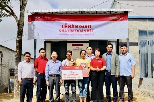 Cùng Agribank đem Tết về vùng cao