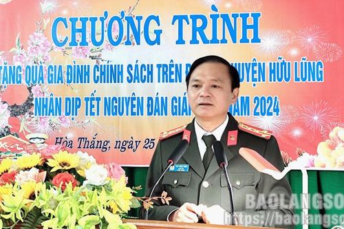 Trao tặng 85 suất quà cho các gia đình chính sách trên địa bàn huyện Hữu Lũng