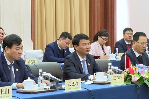 Bí thư Tỉnh ủy Lào Cai (Việt Nam) hội đàm với Bí thư Tỉnh ủy Vân Nam (Trung Quốc)