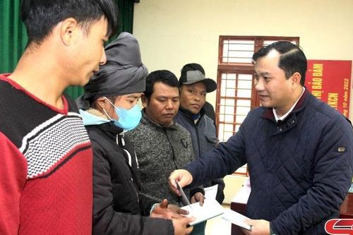 BIDV Chi nhánh Sơn La thăm, tặng quà Tết xã Chiềng On