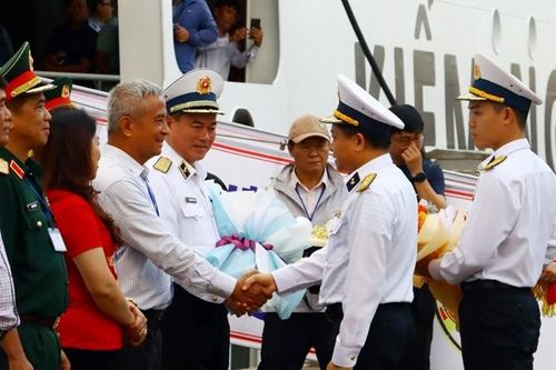 'Mang tết' ra đảo xa