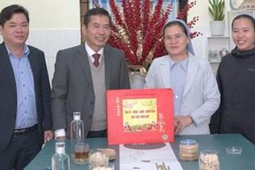 Trưởng Ban Nội chính Tỉnh ủy chúc tết các cơ quan, đơn vị tại huyện Phú Lộc