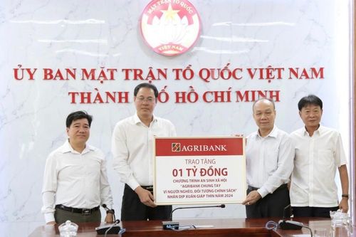 Agirbank ủng hộ Quỹ 'Vì người nghèo' thuộc Ủy ban MTTQVN TP.HCM 1 tỷ đồng
