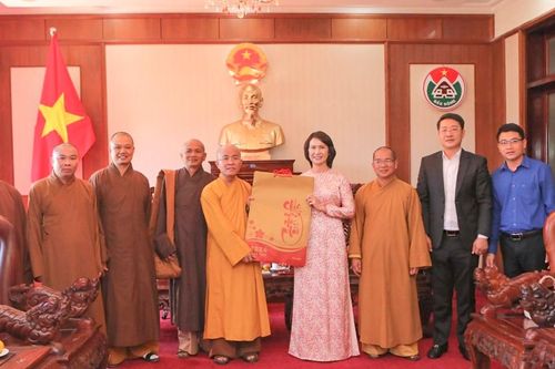 Đắk Nông: Ban Trị sự Phật giáo tỉnh chúc Tết cổ truyền Xuân Giáp Thìn đến lãnh đạo các cơ quan