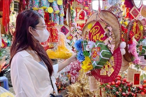 Đồ trang trí Tết thuần Việt đa dạng mẫu mã, giá thành hợp lý