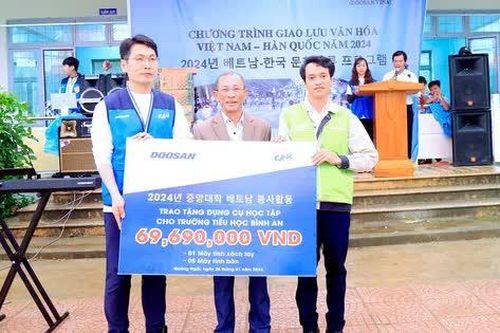 Doosan Vina và Chung Ang, Hàn Quốc: Thực hiện chương trình từ thiện giáo dục tại Quảng Ngãi
