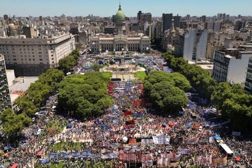 Công đoàn Argentina tổng đình công phản đối các biện pháp thắt lưng buộc bụng