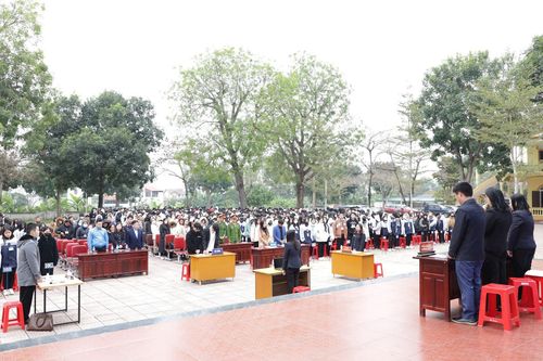 Tuyên truyền phổ biến pháp luật phòng chống pháo nổ cho 1.300 học sinh