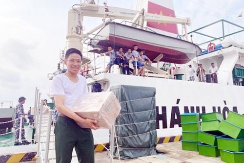 Bài 3: Những con người kiên cường và bình dị nơi đảo xa