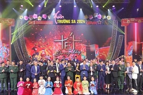 Giao lưu xúc động giữa khán giả đất liền với cán bộ, chiến sĩ Trường Sa