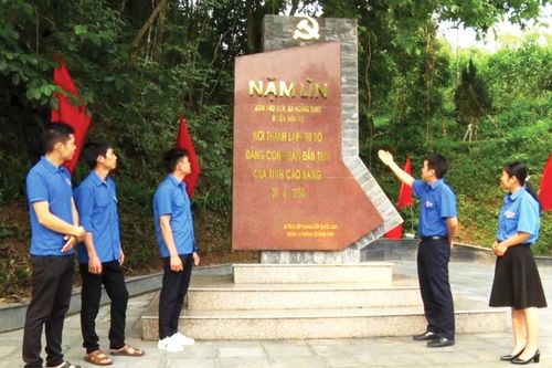 Tiếp lửa truyền thống cho thế hệ trẻ