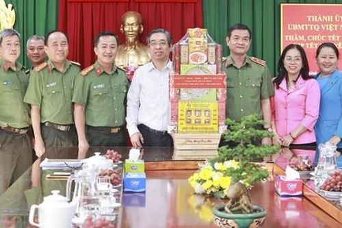 Lãnh đạo Thành ủy TPHCM thăm, chúc mừng đơn vị Quyết thắng thuộc Công an Thành phố
