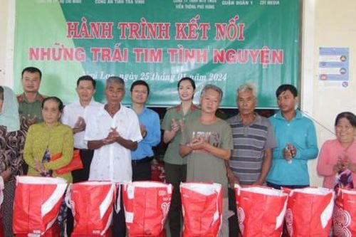 Khánh thành cầu dân sinh, tặng quà Tết và trao nhà ở Trà Vinh