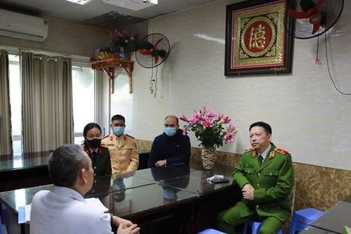 Hà Nội: Trao hỗ trợ cho cán bộ cảnh sát giao thông bị thương khi làm nhiệm vụ