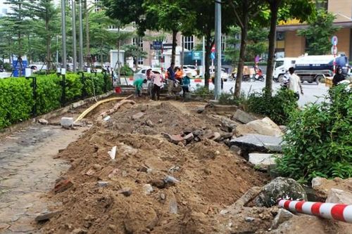 Hà Nội yêu cầu dừng đào xới đường, vỉa hè cho đến mùng 5 Tết