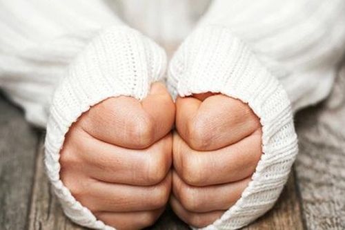 Cước tay chân vào mùa đông phải làm sao?
