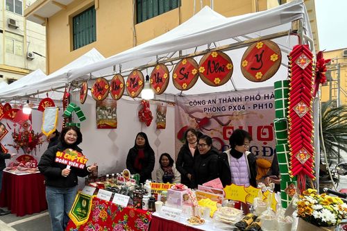 'Tết sum vầy - Xuân chia sẻ' ấm áp nghĩa tình của Công đoàn Công an Hà Nội