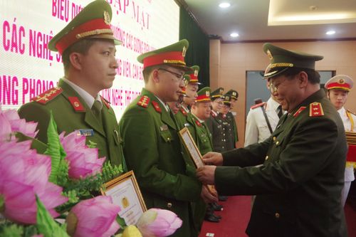 Giám đốc CATP Hà Nội gặp mặt, biểu dương các điển hình tiên tiến năm 2023