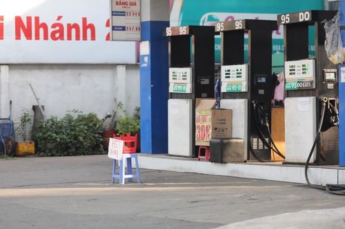 Ngân hàng rao bán loạt cây xăng để siết nợ