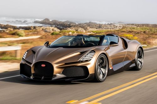 Cận cảnh Bugatti W16 Mistral với màu sơn hàng thửa