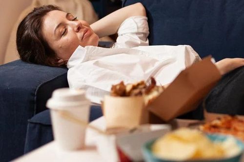 Điều gì diễn ra trong cơ thể khi ăn no bụng?