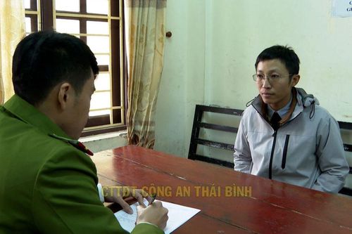 Hàng nghìn chai nước hoa sản xuất tại Thái Bình, dãn nhãn thương hiệu nổi tiếng