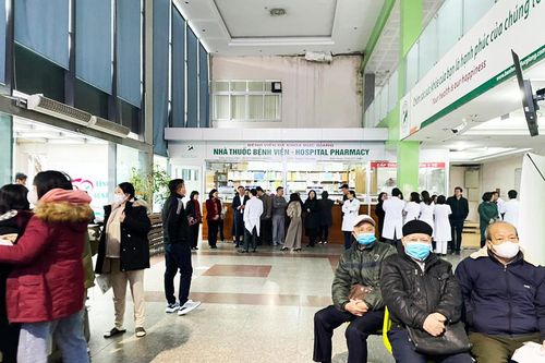 Chủ quan với giá lạnh, nhiều người nhập viện vì liệt miệng, méo miệng