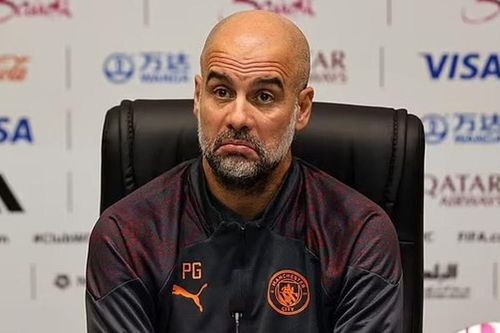 Pep Guardiola thách thức 'sếp cũ' xoay chuyển vận mệnh của MU