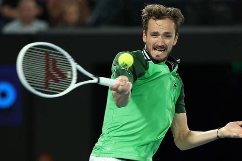 Medvedev ngược dòng ngoạn mục trước Zverev sau 5 set kịch tính, hẹn Sinner ở chung kết Úc mở rộng