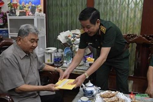 Trung tướng Nguyễn Văn Gấu, thăm, chúc Tết Thượng tướng Bùi Văn Huấn và một số đơn vị địa bàn tỉnh An Giang