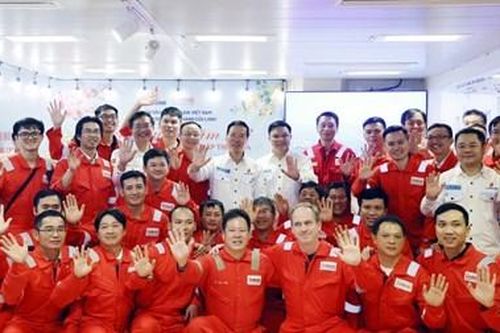 Chủ tịch nước Võ Văn Thưởng thăm, chúc Tết người lao động trên giàn khoan dầu khí