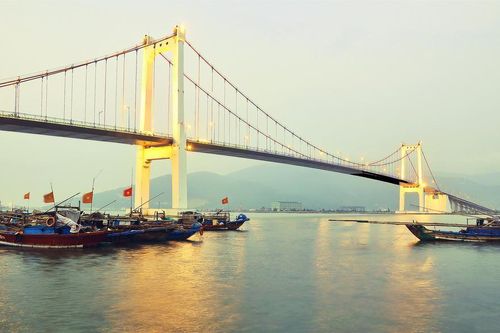 Đạp xe qua cầu Rồng và nhớ