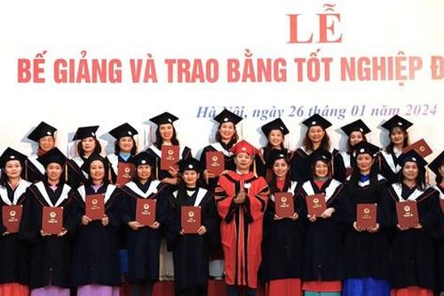 Học viện Phụ nữ Việt Nam trao bằng tốt nghiệp cho hơn 300 tân thạc sĩ, cử nhân