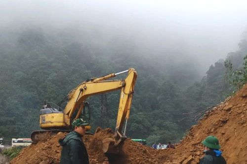 Vụ sạt lở trên Quốc lộ 8A: Trong ngày 26-1, thông tuyến lên Cửa khẩu quốc tế Cầu Treo