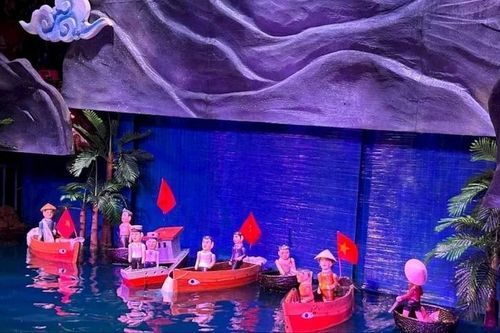 Múa rối nước góp xây tình yêu biển đảo