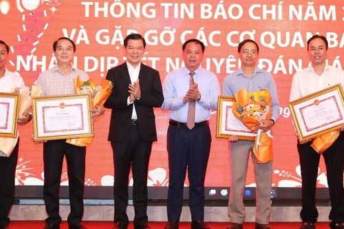 Báo Sài Gòn Giải Phóng được UBND tỉnh Đồng Nai tặng 2 bằng khen