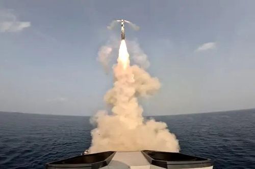 Ấn Độ thử tên lửa siêu thanh BrahMos, tăng khả năng tấn công sâu đối phương